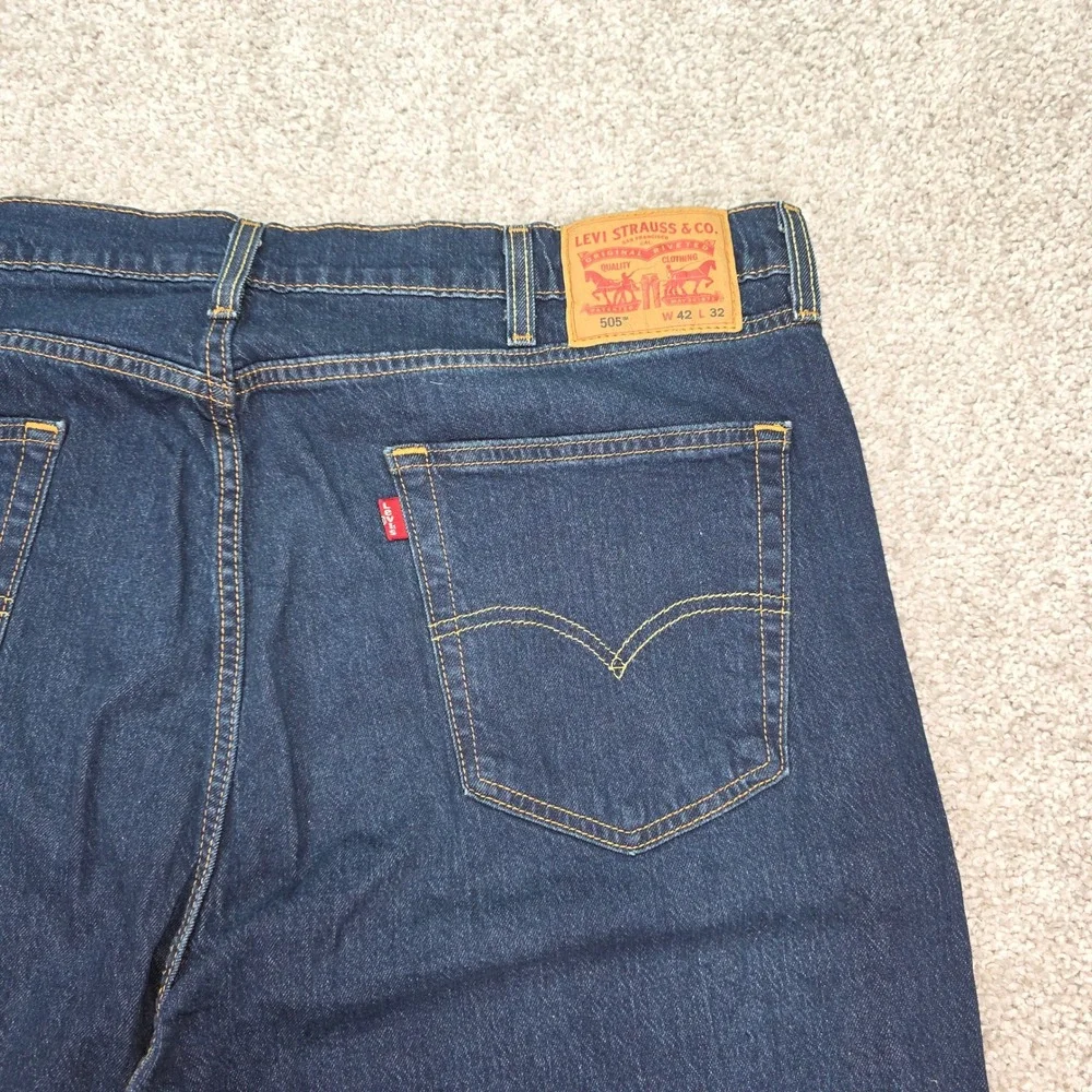 Levis 505 Regular Fit Jeans Mens 42x32 Dark Wash Indigo Straight Leg Denim